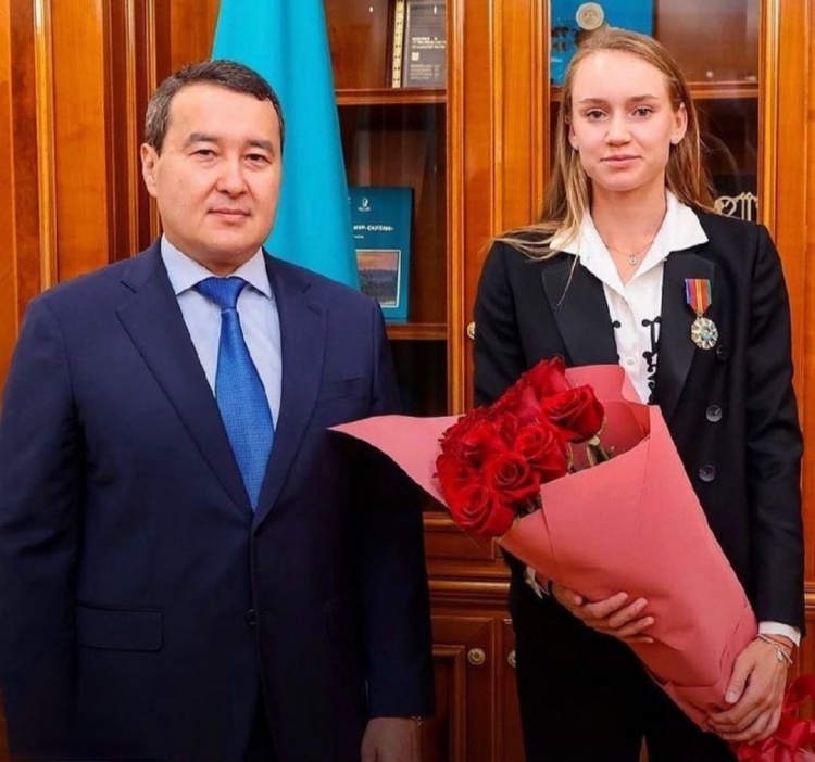 冕梦碎于坚 冕梦碎于坚