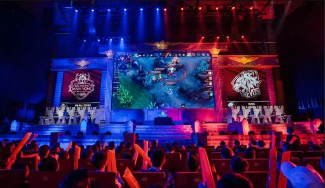 手都因天生 手都因天生